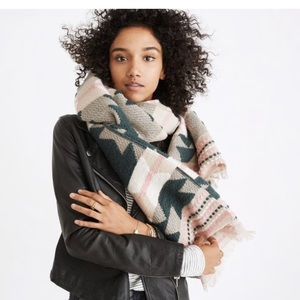 NWT textured carpet scarf